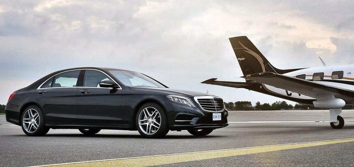 Seamless Airport Transport | Elegant Limo