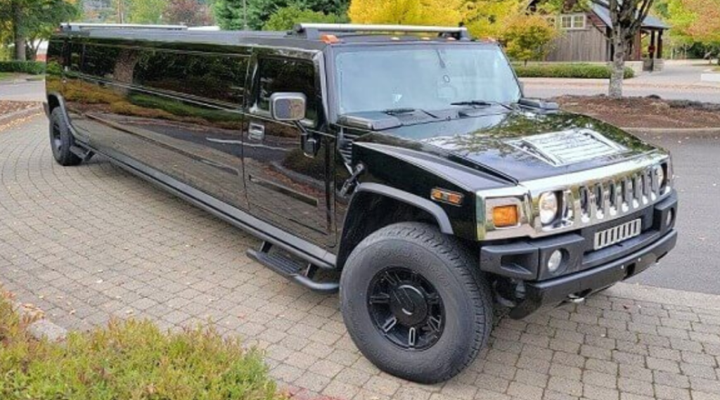 How many people can fit in a hummer limo? 3 Hummer H2 Stretch 08